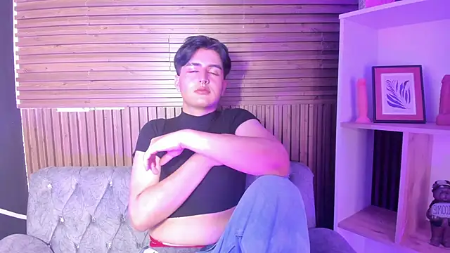 noahWolff  online show from February 12, 2026, 5:18 am