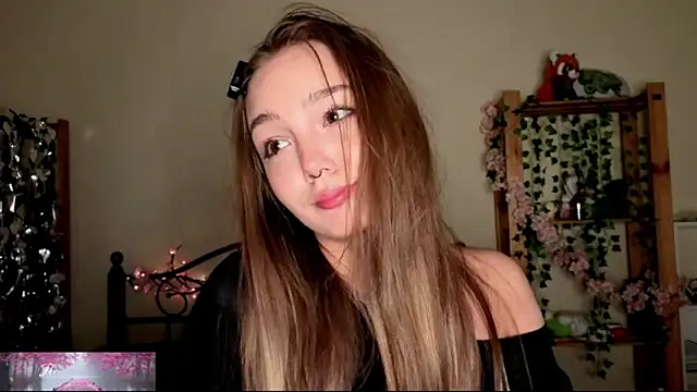 HoneyComfy online show from May 21, 2026, 2:58 pm