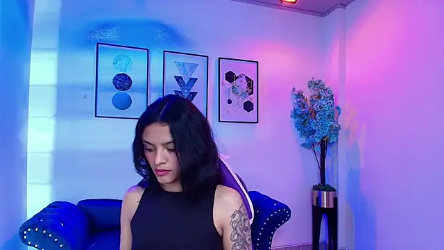 Maddie T18 online show from April 16, 2026, 9:39 pm