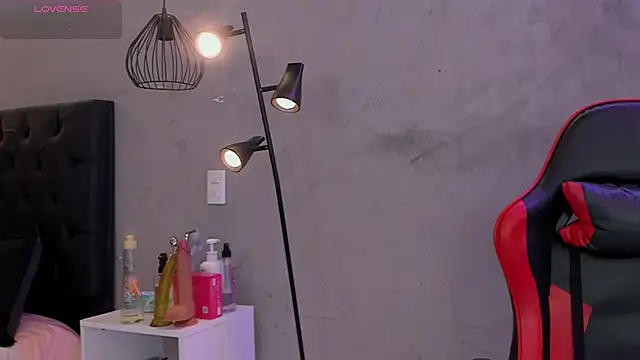 naomi  blair online show from April 1, 2026, 2:57 am