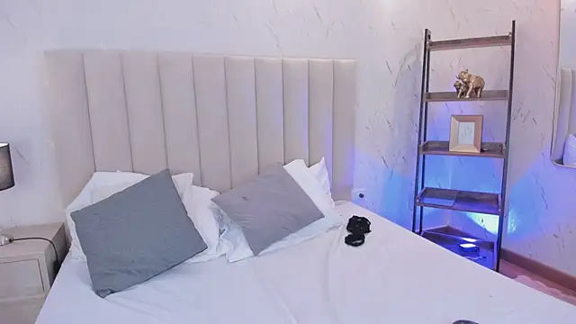 ViolettaRousee  online show from February 11, 2026, 9:58 pm