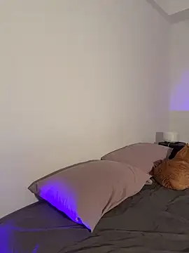 Chel   online show from April 8, 2026, 5:03 pm