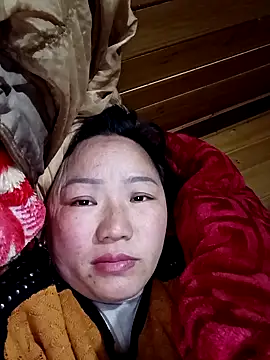 quynhbupbe11 online show from February 2, 2026, 12:37 pm