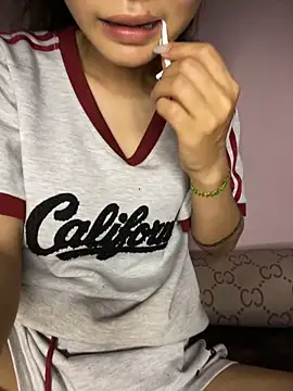 siting00 online show from April 7, 2026, 1:46 pm