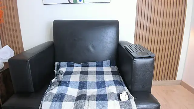 Lia Nova online show from April 15, 2026, 8:31 pm