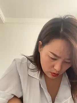 Youyou 12 online show from February 23, 2026, 3:52 am