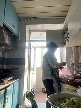 Youyou 12 online show from March 17, 2026, 12:57 am