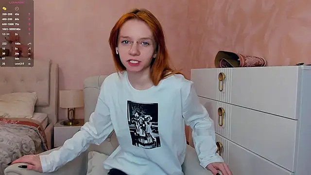 TarynPalek online show from March 10, 2026, 7:34 am