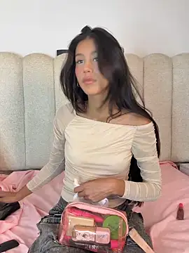 Abi dolll online show from April 17, 2026, 1:36 pm