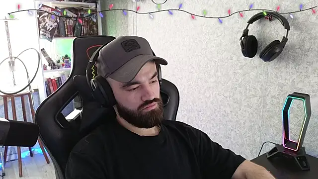 Snapshot of _Mostly_ chatting on February 13, 2026, 9:31 am Mostly online show from February 13, 2026, 9:31 am