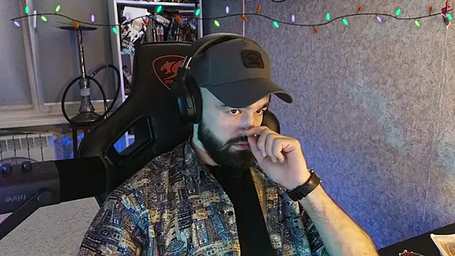 Snapshot of _Mostly_ chatting on February 7, 2026, 4:37 pm Mostly online show from February 7, 2026, 4:37 pm