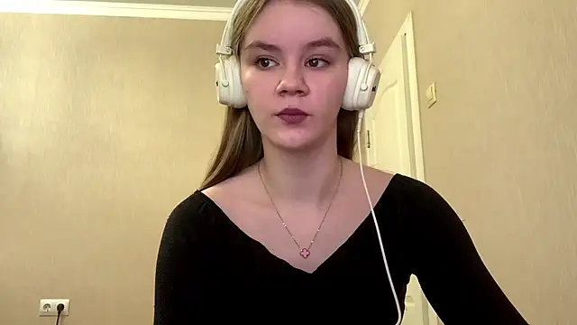 AgnesShy  online show from February 21, 2026, 7:10 am