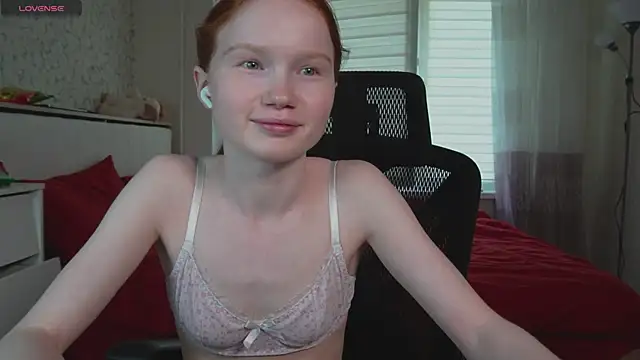 Snapshot of Nellie_baby chatting on July 21, 2026, 11:33 am Nellie baby online show from July 21, 2026, 11:33 am