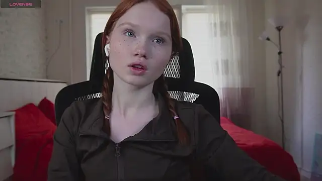 Snapshot of Nellie_baby chatting on June 17, 2026, 10:47 am Nellie baby online show from June 17, 2026, 10:47 am