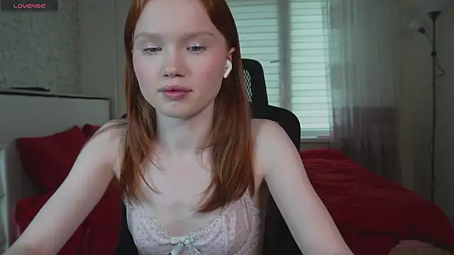 Snapshot of Nellie_baby chatting on July 16, 2026, 12:13 pm Nellie baby online show from July 16, 2026, 12:13 pm
