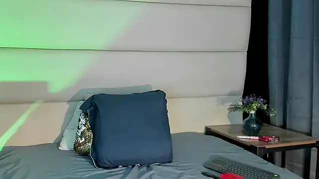 IsabellaRossi  online show from February 13, 2026, 6:08 pm