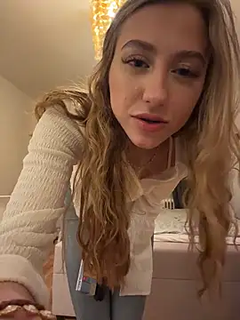 Snapshot of romyxxs chatting on April 4, 2026, 12:06 am romyxxs online show from April 4, 2026, 12:06 am