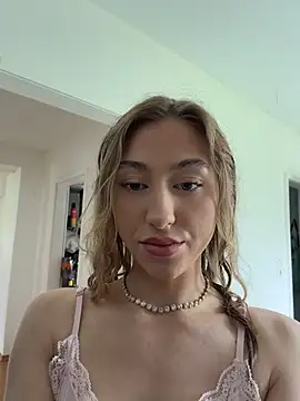 Snapshot of romyxxs chatting on May 14, 2026, 10:23 am romyxxs online show from May 14, 2026, 10:23 am