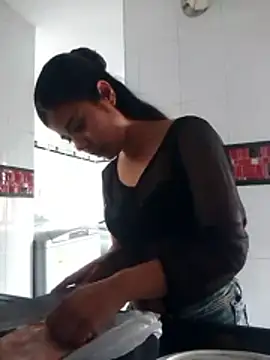 Snapshot of Roxan_King chatting on February 20, 2026, 6:10 pm Roxan King online show from February 20, 2026, 6:10 pm