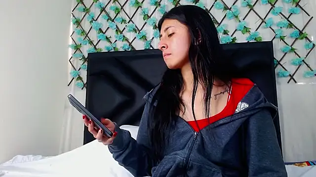 EmmaWilliamss4 online show from February 12, 2026, 3:01 pm