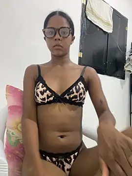 LIA PARKERR online show from April 8, 2026, 1:29 am