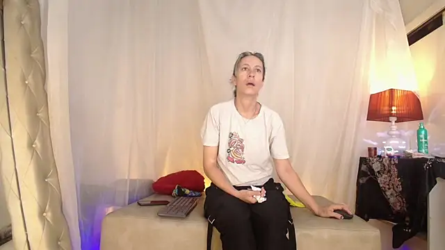 Snapshot of laurasofia45 chatting on June 19, 2026, 11:27 am laurasofia45 online show from June 19, 2026, 11:27 am