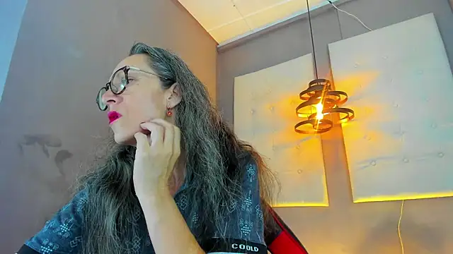 laurasofia45 online show from February 9, 2026, 12:41 am