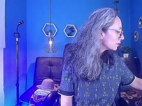 laurasofia45 online show from February 17, 2026, 3:48 am