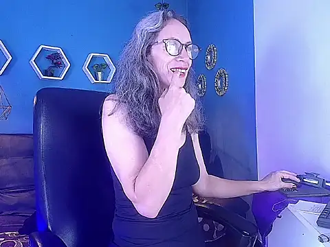 laurasofia45 online show from February 17, 2026, 3:53 pm