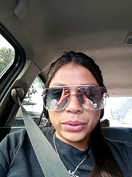 Tatianna Loove  online show from May 15, 2026, 2:37 pm