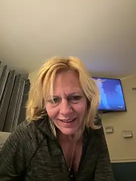 Snapshot of FireAfterDark chatting on April 20, 2026, 6:49 am FireAfterDark online show from April 20, 2026, 6:49 am