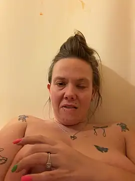 lickablelynn87 online show from February 27, 2026, 10:53 pm