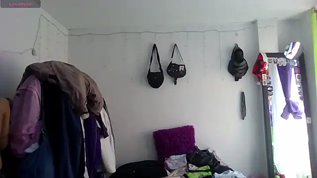 Snapshot of suky_pou chatting on February 26, 2026, 3:23 pm suky pou online show from February 26, 2026, 3:23 pm