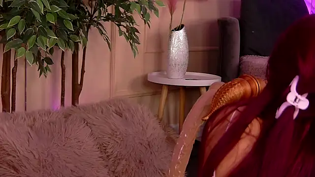 CrystalRedd online show from February 5, 2026, 5:58 am