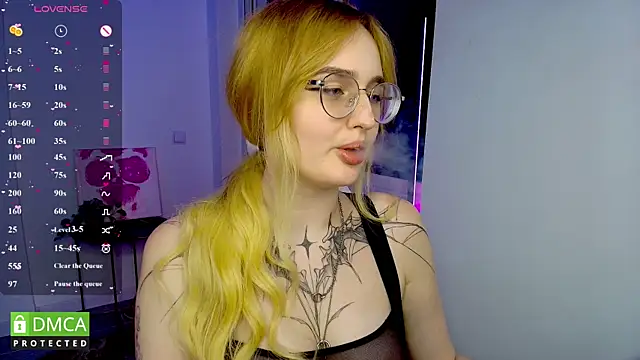 AdeLuna online show from June 4, 2026, 9:19 pm
