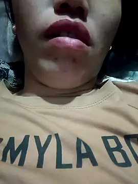 hot-luna- online show from March 5, 2026, 12:24 pm