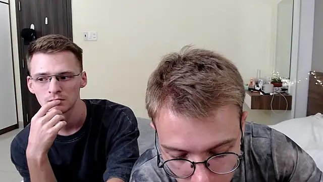 NikiKerryCum online show from April 20, 2026, 11:57 am