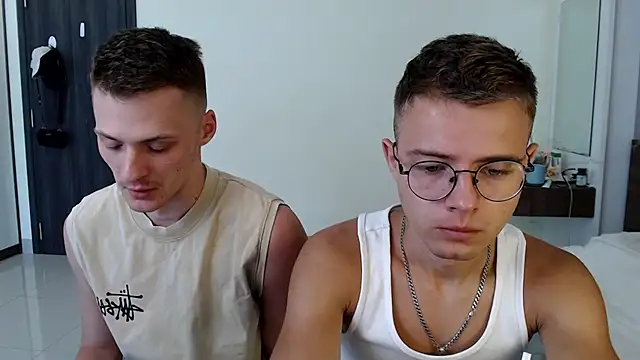 NikiKerryCum online show from April 25, 2026, 5:32 am