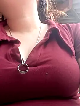 Snapshot of emlylyxinh chatting on February 13, 2026, 9:31 am emlylyxinh online show from February 13, 2026, 9:31 am