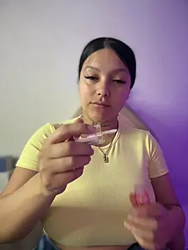 Miia  Taylor online show from February 10, 2026, 2:32 am