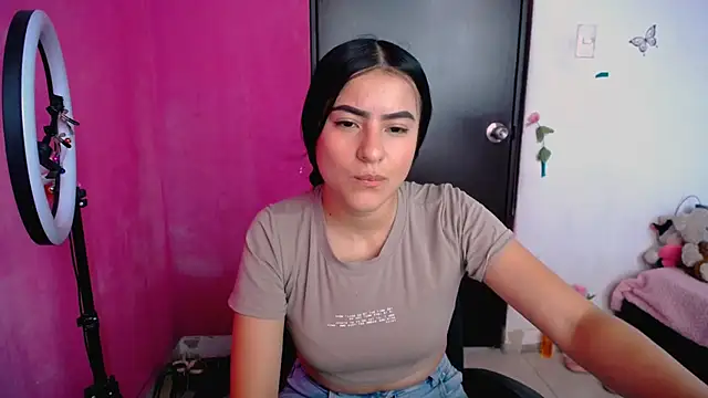 charlotte petit  online show from April 11, 2026, 8:01 pm