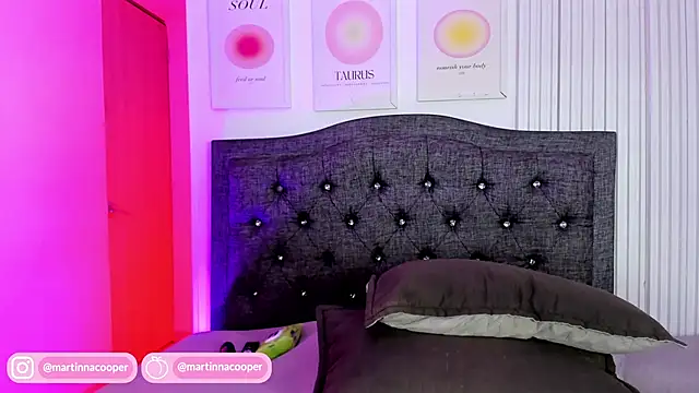 Martinna-28 online show from April 16, 2026, 10:01 pm