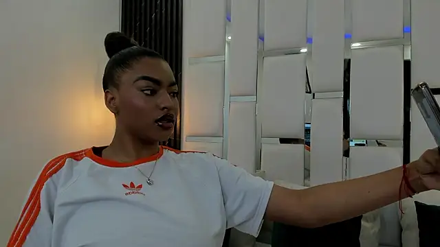  luna rossee  online show from March 2, 2026, 9:44 pm