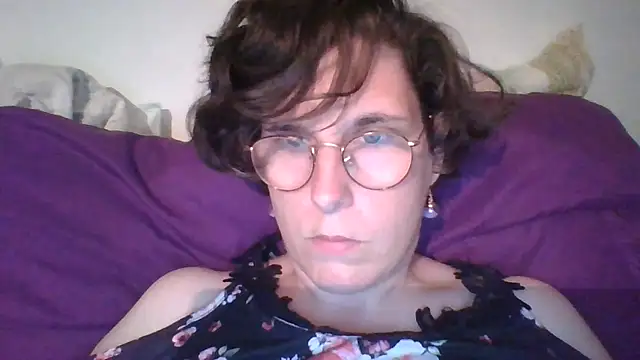 OIseauNoir88 online show from May 8, 2026, 7:28 pm