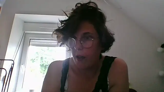 OIseauNoir88 online show from May 15, 2026, 2:59 pm