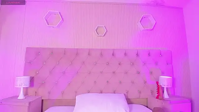 JazminRusso  online show from February 18, 2026, 4:10 am