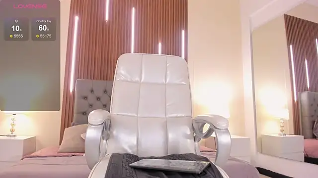 Viannca   online show from April 24, 2026, 5:31 am