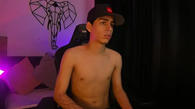 Snapshot of juan_posada chatting on February 1, 2026, 1:31 pm juan posada online show from February 1, 2026, 1:31 pm