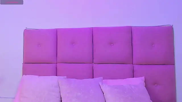 Hilaryportman online show from April 17, 2026, 8:11 pm