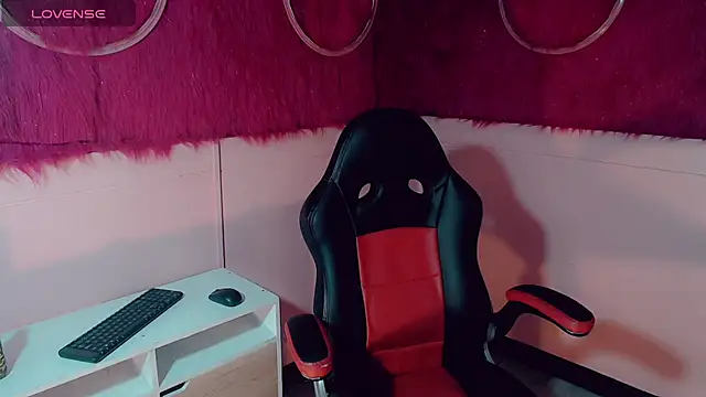 isabella vogue online show from February 9, 2026, 12:14 pm